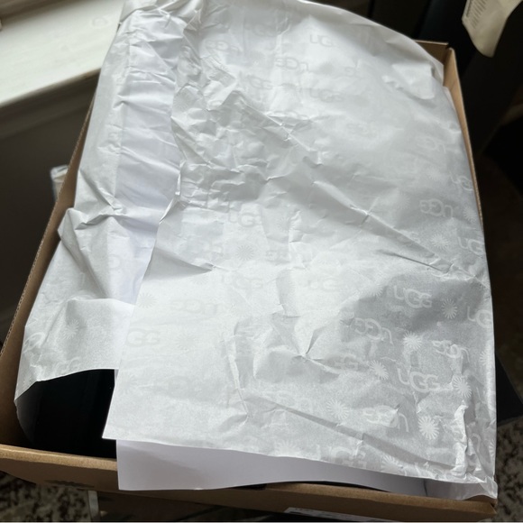 NIB Authentic UGG Women Classic Mini II Boot Black 1016222 - Picture 11 of 13